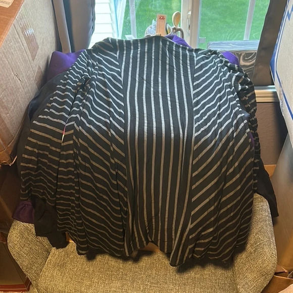 Black and Gray Striped Comfy USA Blouse - Picture 5 of 5